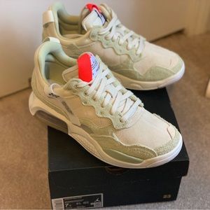 Jordan MA2 (GS) size 7Y